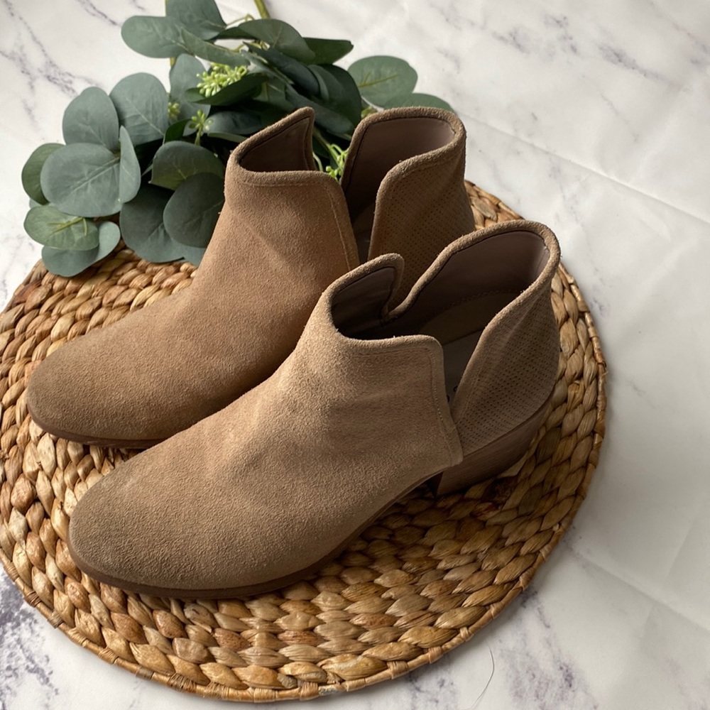 EUC- Hinge Ankle Boots- Tan - Size 8.5